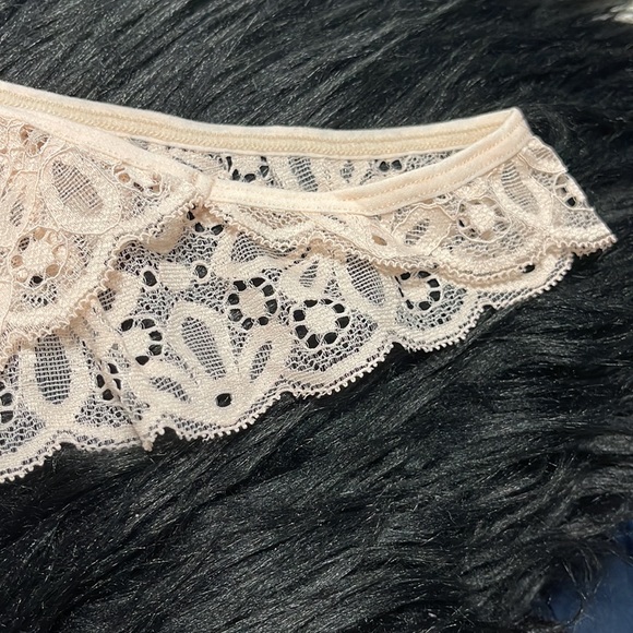 LACE THONG - Picture 3 of 7